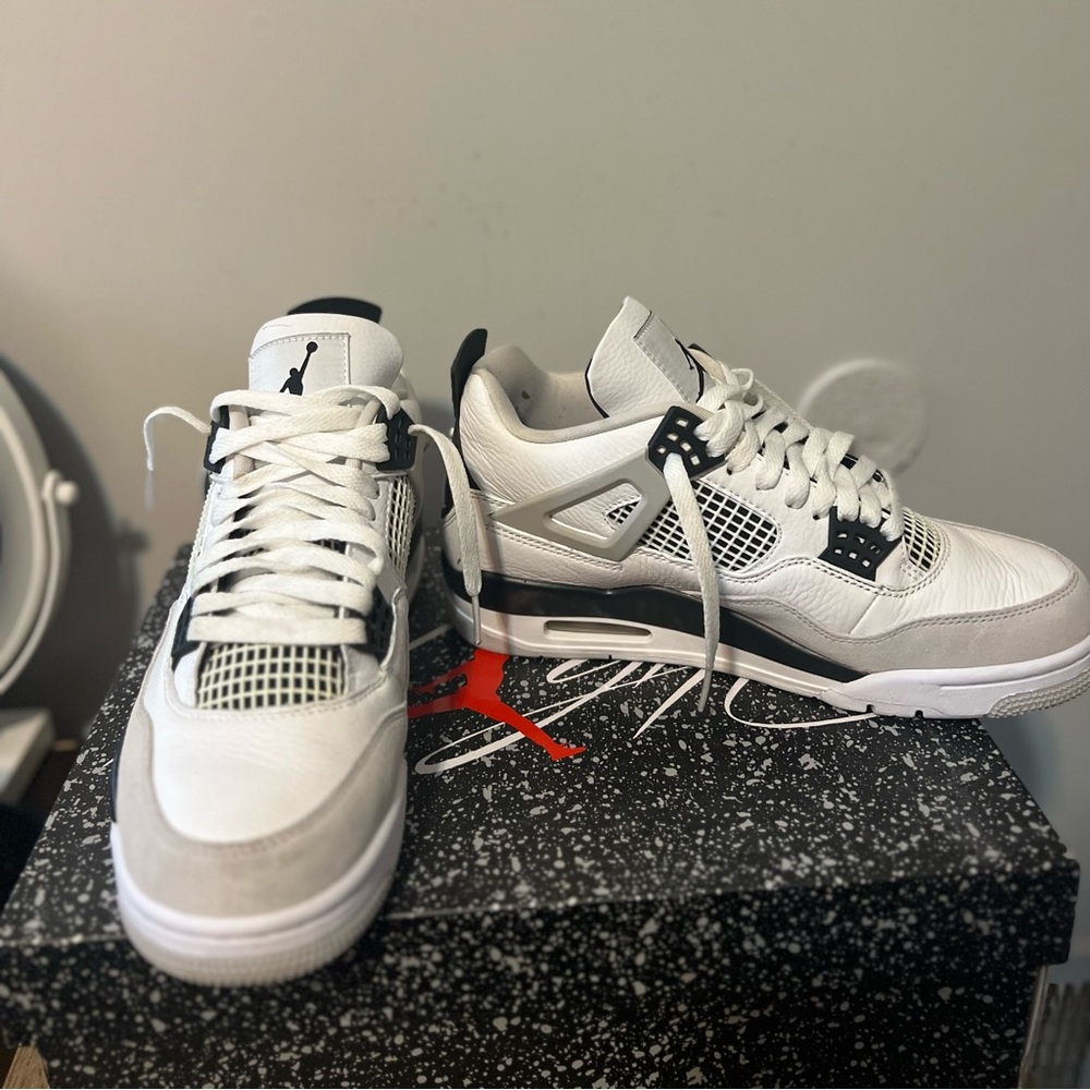 Air Jordan 4 Retro - Picture 3 of 7